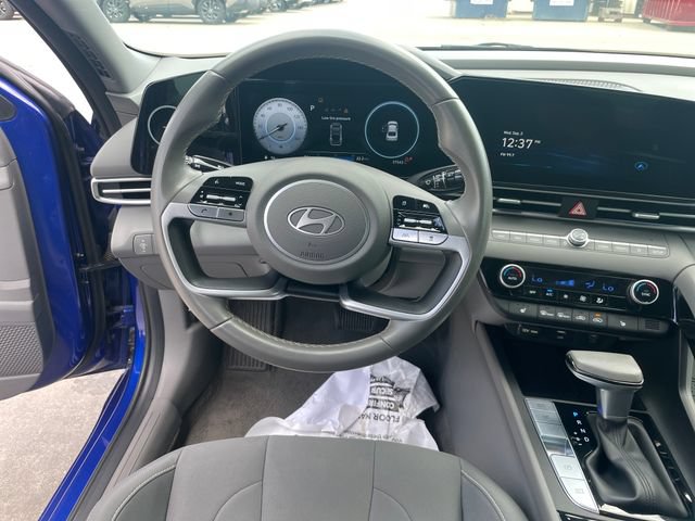 Used 2025 Hyundai Elantra SEL FWD image 23