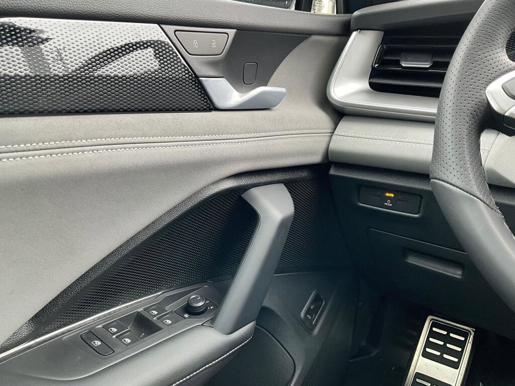 New 2026 Volkswagen Tiguan SE R-Line image 23