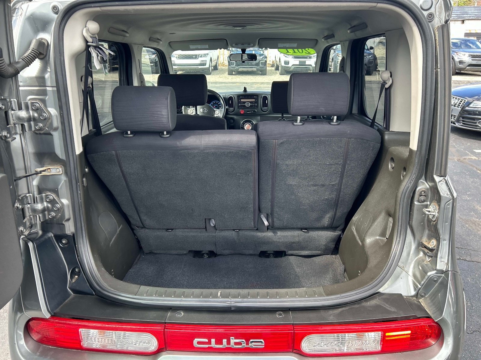 Used 2011 Nissan Cube 1.8 SL w/ Interior Illumination Pkg FWD image 11