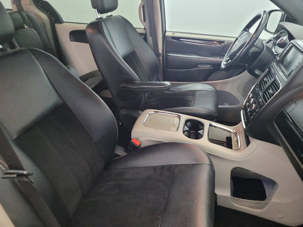 Used 2017 Dodge Grand Caravan SXT image 21