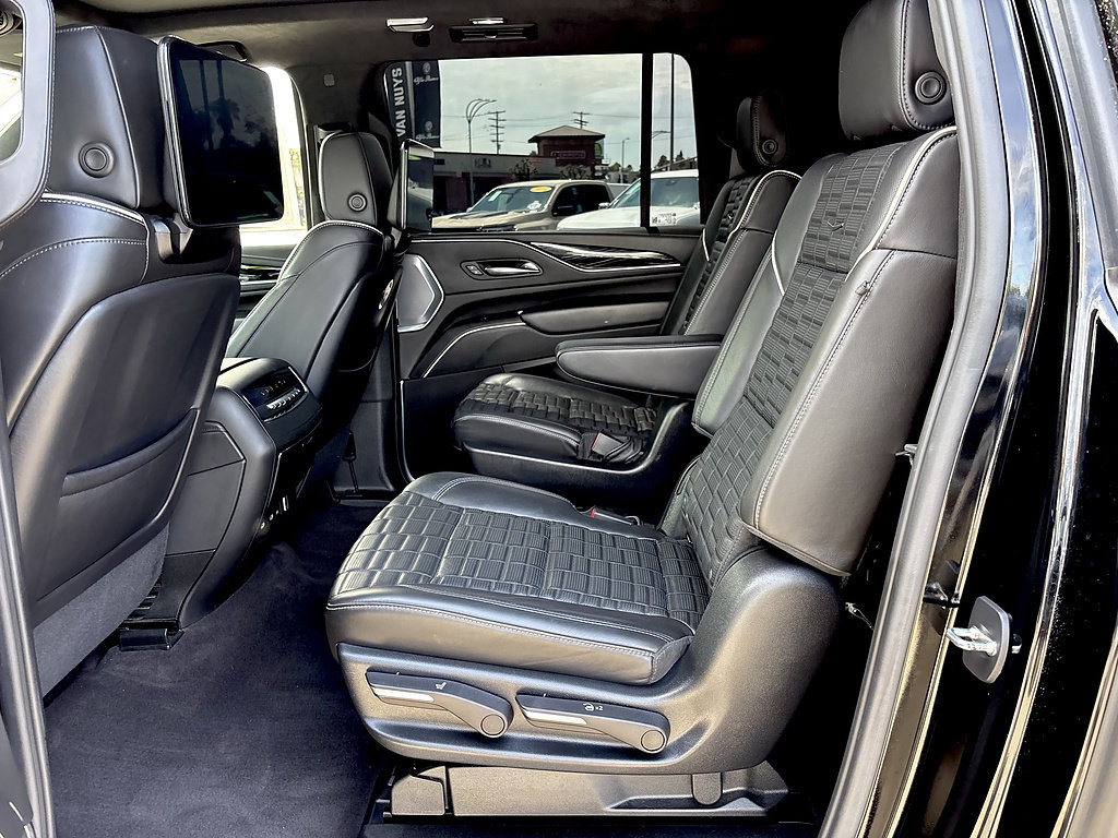 Used 2023 Cadillac Escalade ESV V w/ Heavy-Duty Trailer Package AWD/4WD image 11