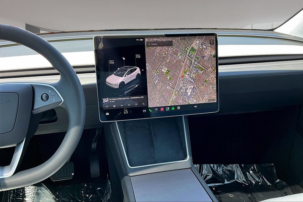 Used 2026 Tesla Model Y 2WD image 9