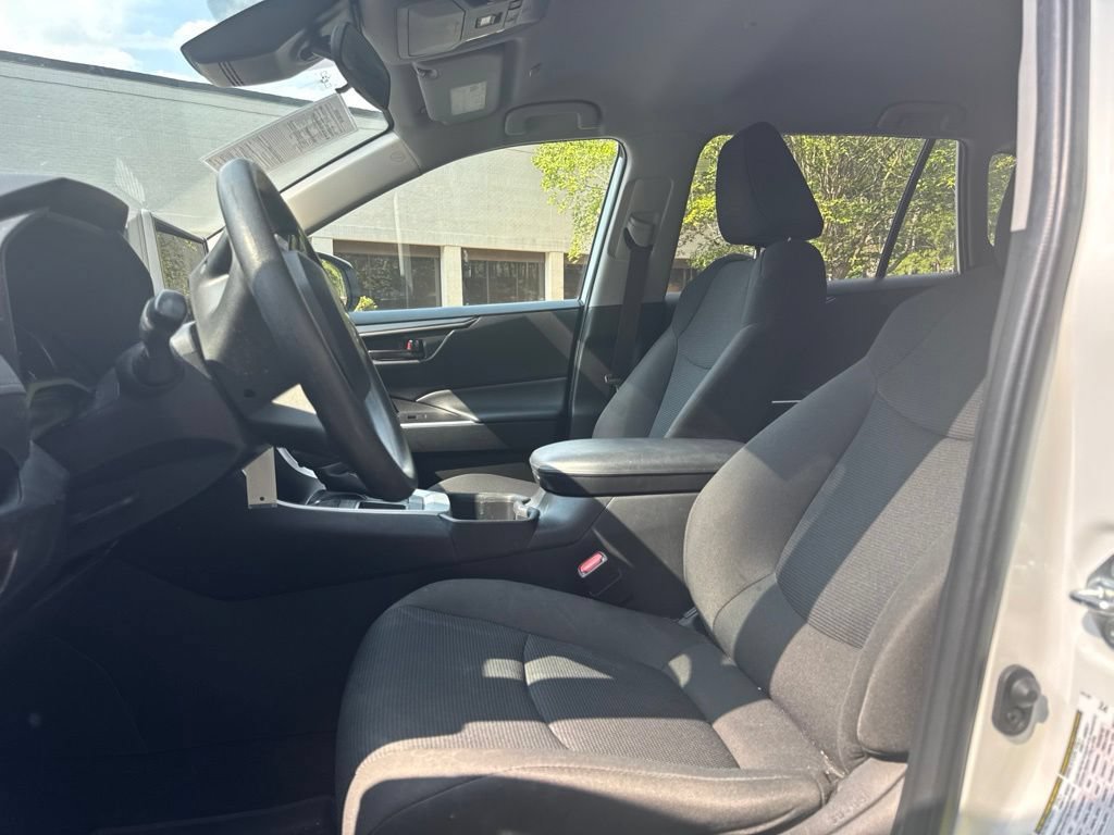 Used 2023 Toyota RAV4 LE FWD image 7