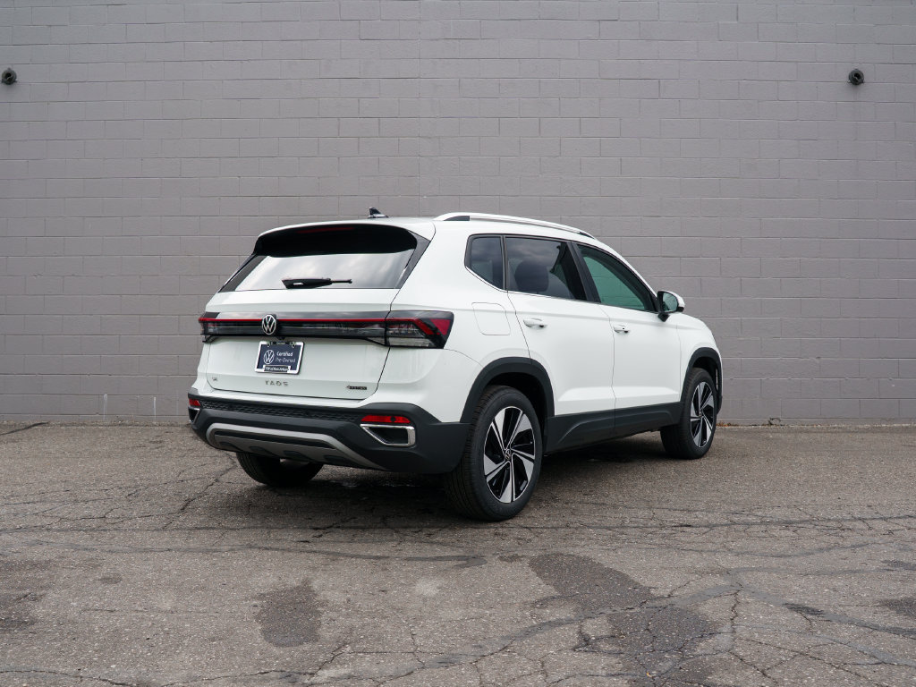 Certified 2025 Volkswagen Taos SE AWD/4WD image 7
