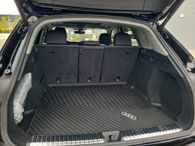 Certified 2025 Audi Q5 Premium w/ Convenience Package AWD/4WD image 8
