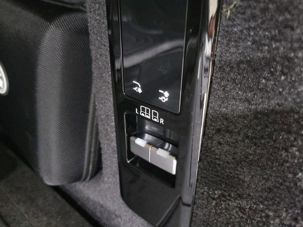 Used 2025 Land Rover Range Rover Sport Dynamic SE image 30