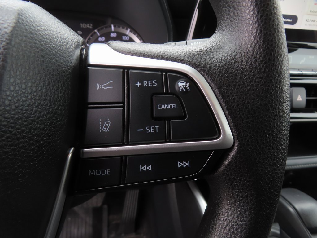 Used 2023 Toyota Highlander L image 23