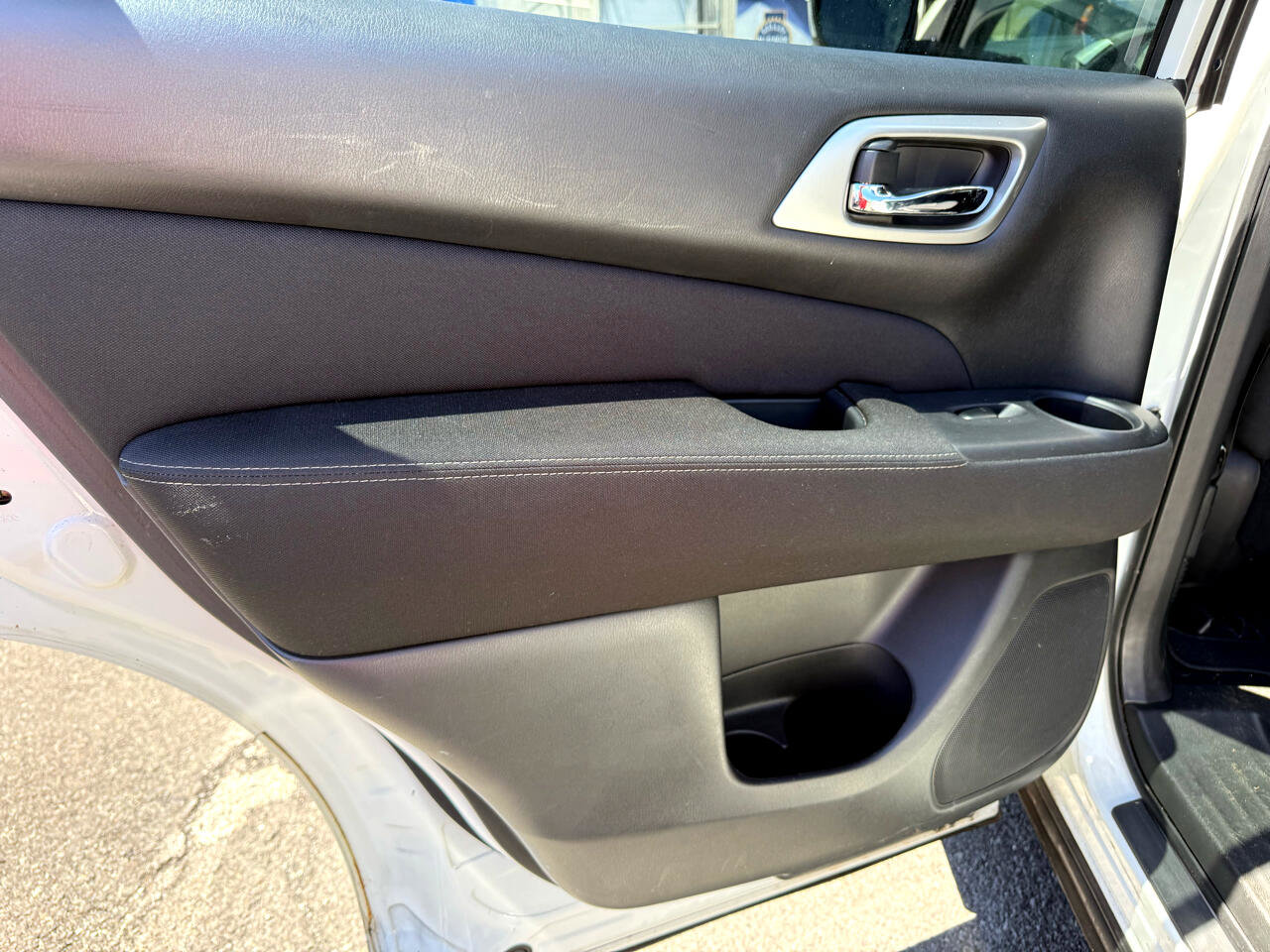 Used 2017 Nissan Pathfinder SV image 8