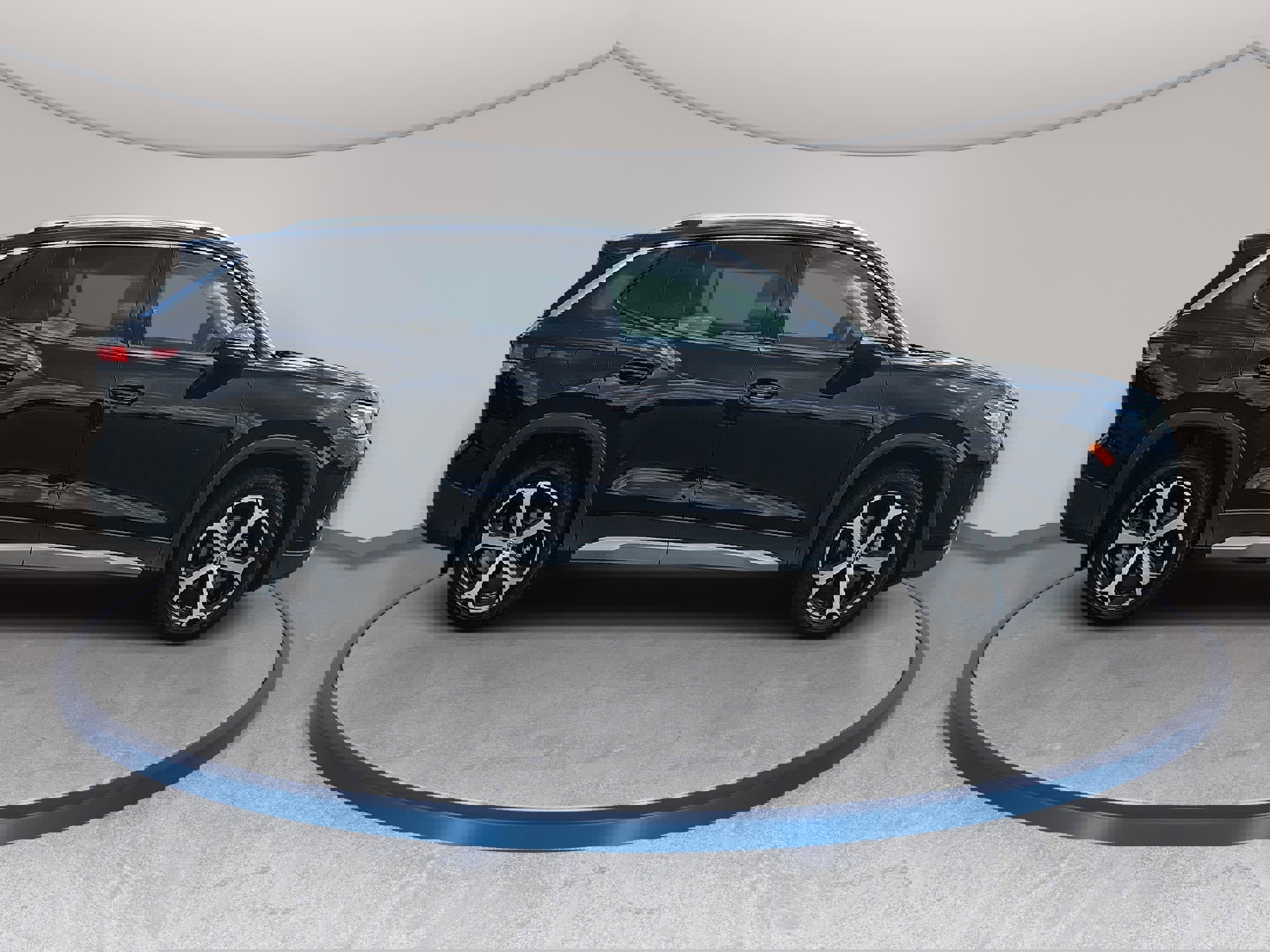 Used 2025 Volkswagen Tiguan SE image 4