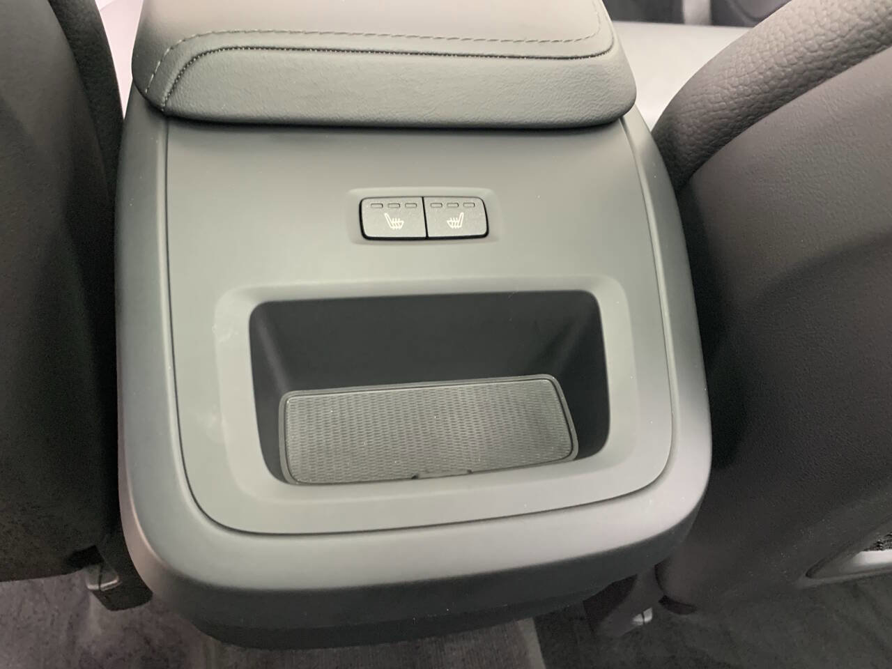 Used 2025 Volvo XC60 B5 Plus w/ Climate Package image 21