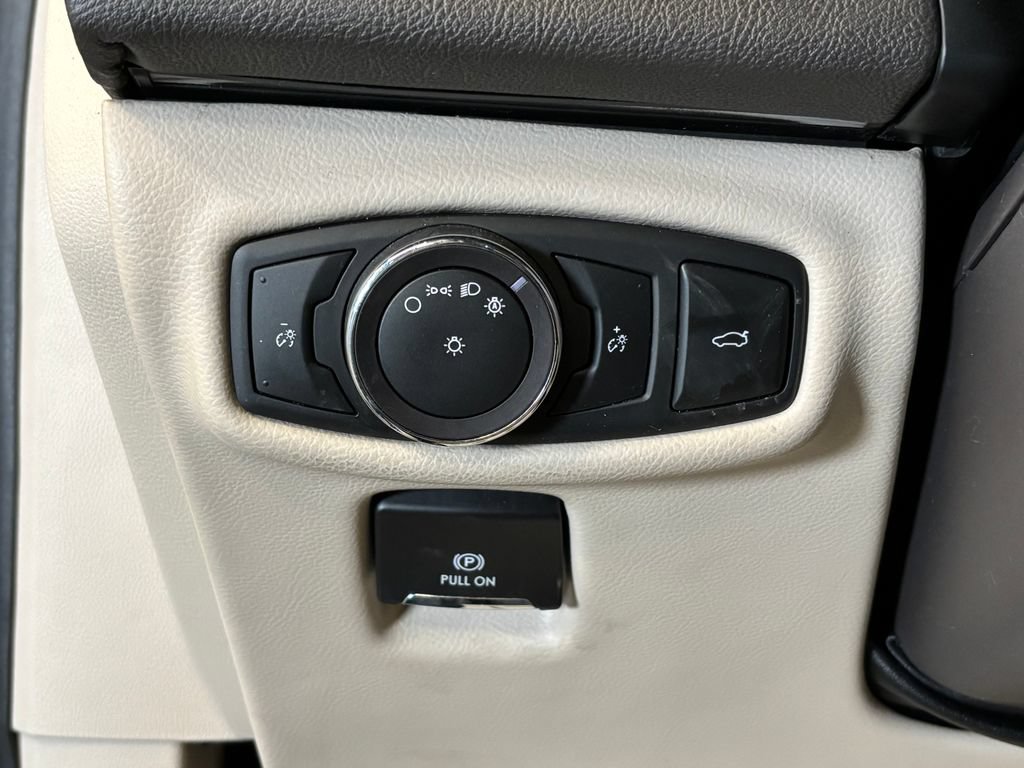 Used 2019 Lincoln MKZ Reserve FWD image 18