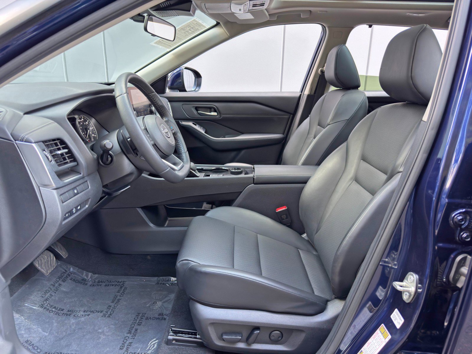 Used 2024 Nissan Rogue SV w/ SV Premium Package image 15