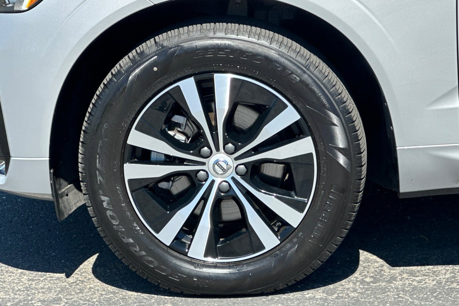 Used 2025 Volvo XC60 B5 Core image 38