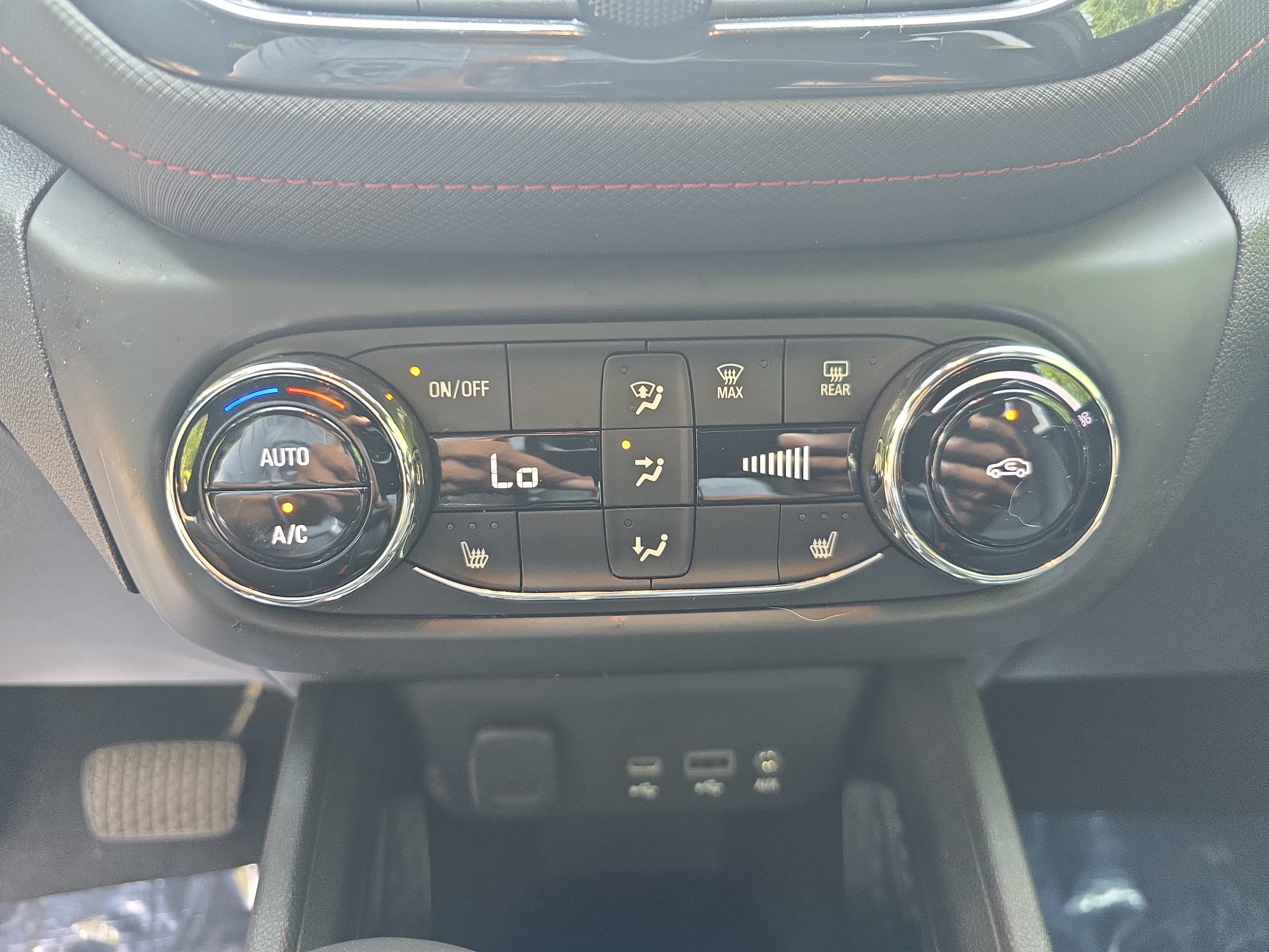 Used 2023 Chevrolet TrailBlazer RS w/ Sun and Liftgate Package FWD image 24
