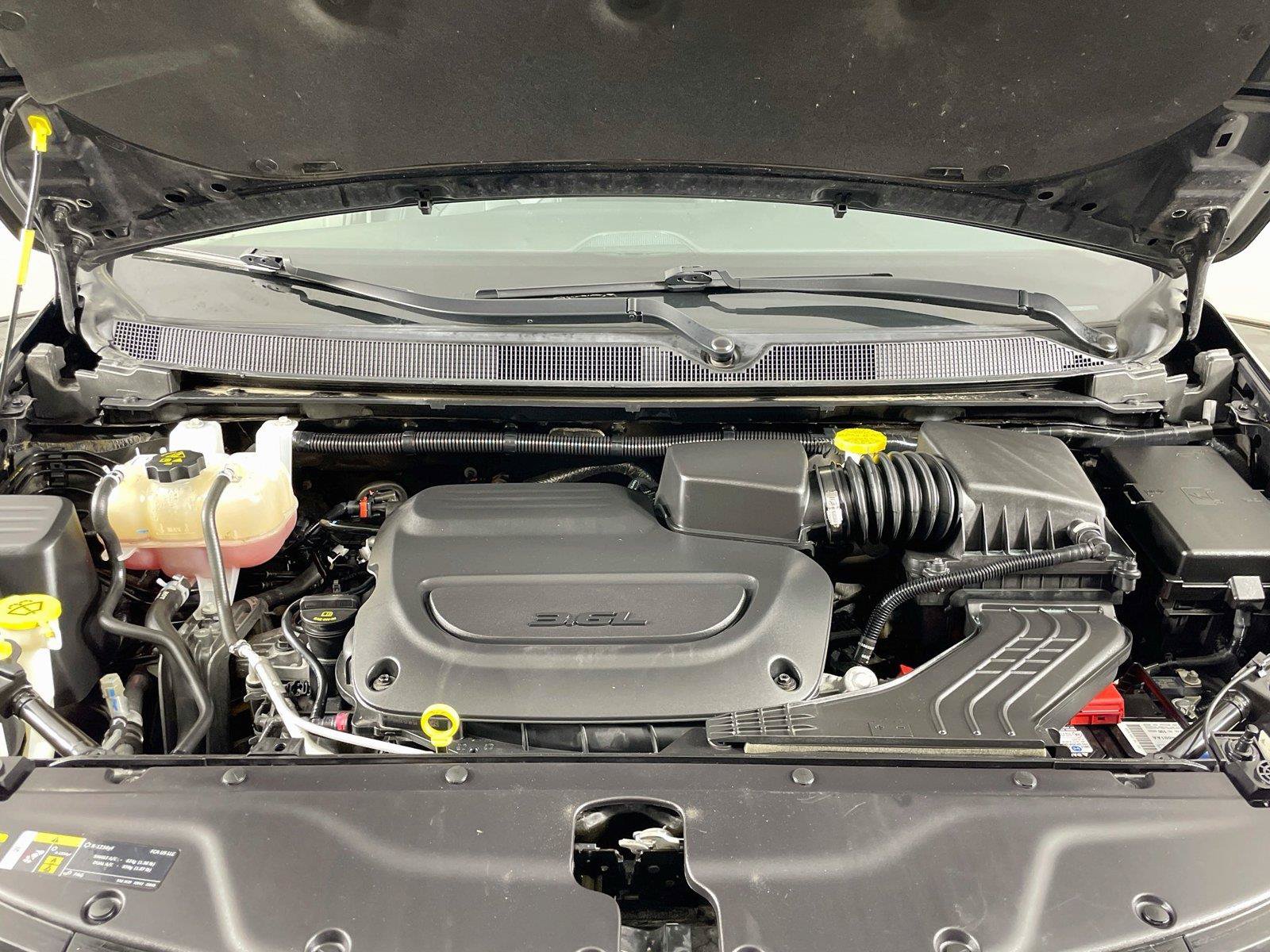 Used 2024 Chrysler Pacifica Touring-L FWD image 27