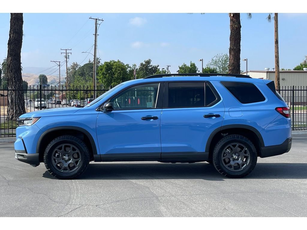 Certified 2025 Honda Pilot TrailSport image 2