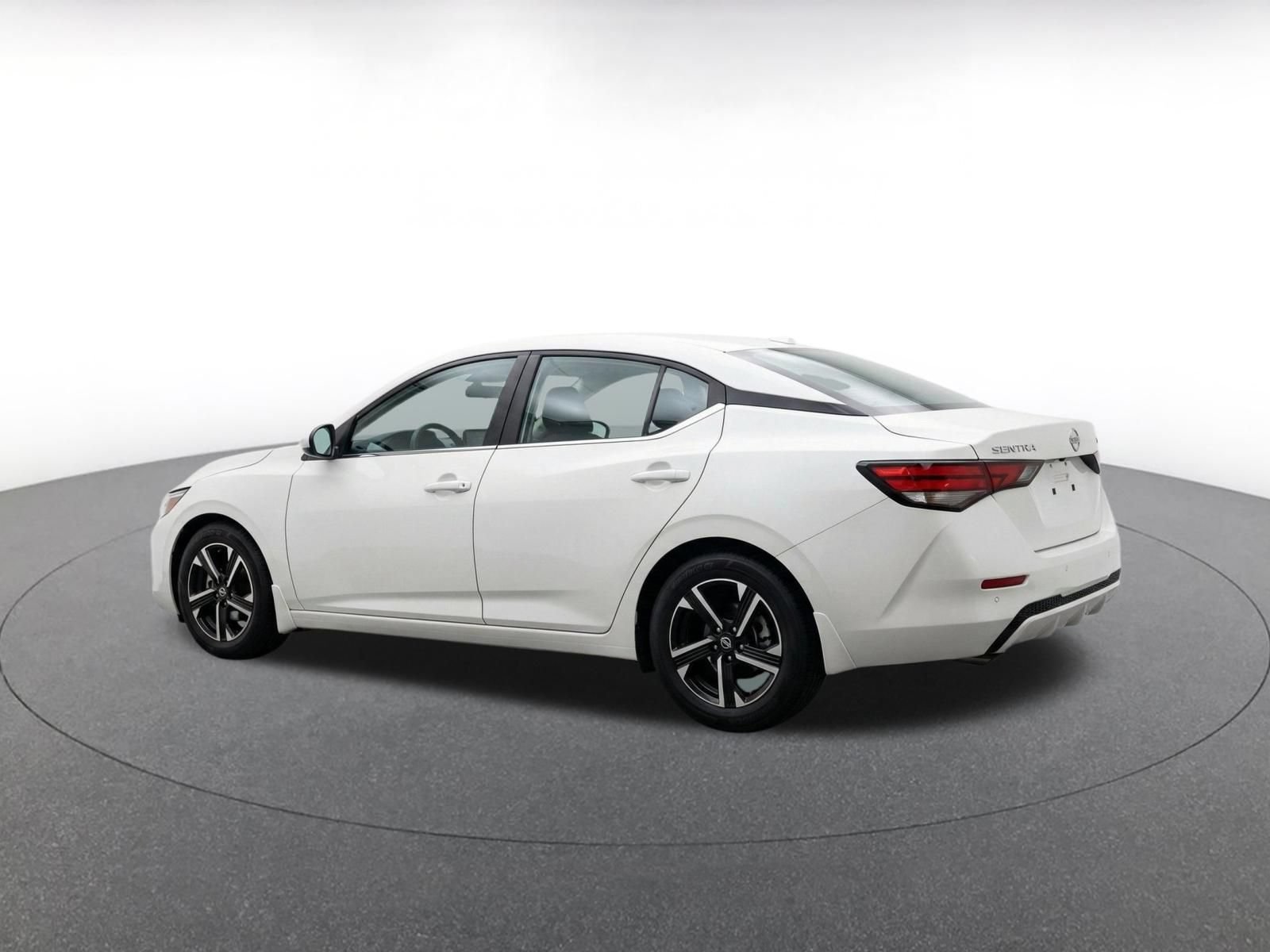 Used 2025 Nissan Sentra SV FWD image 7