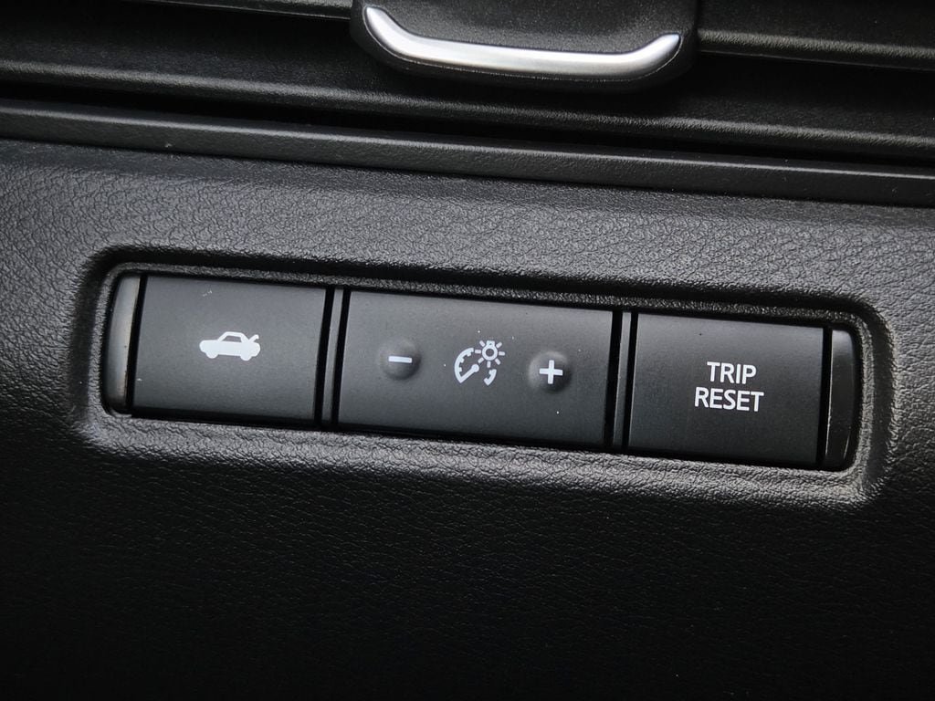 Used 2025 Nissan Altima 2.5 SV FWD image 24