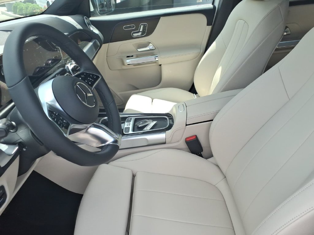 New 2026 Mercedes-Benz GLB 250 4MATIC image 14