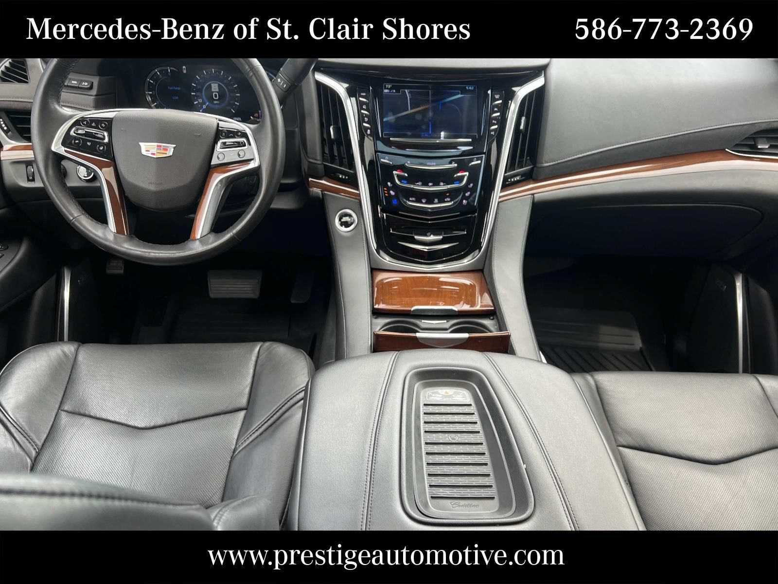 Used 2020 Cadillac Escalade ESV Luxury AWD/4WD image 18