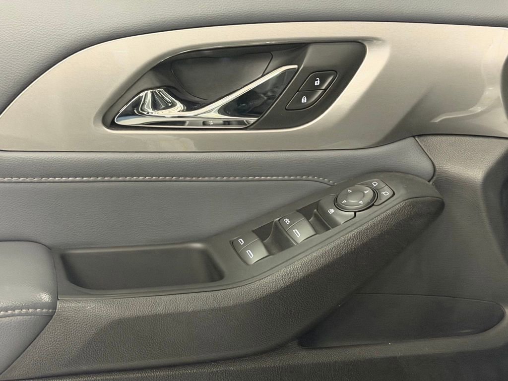 Used 2018 Chevrolet Traverse LT FWD image 12