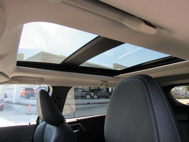 New 2025 Mitsubishi Outlander SE image 16