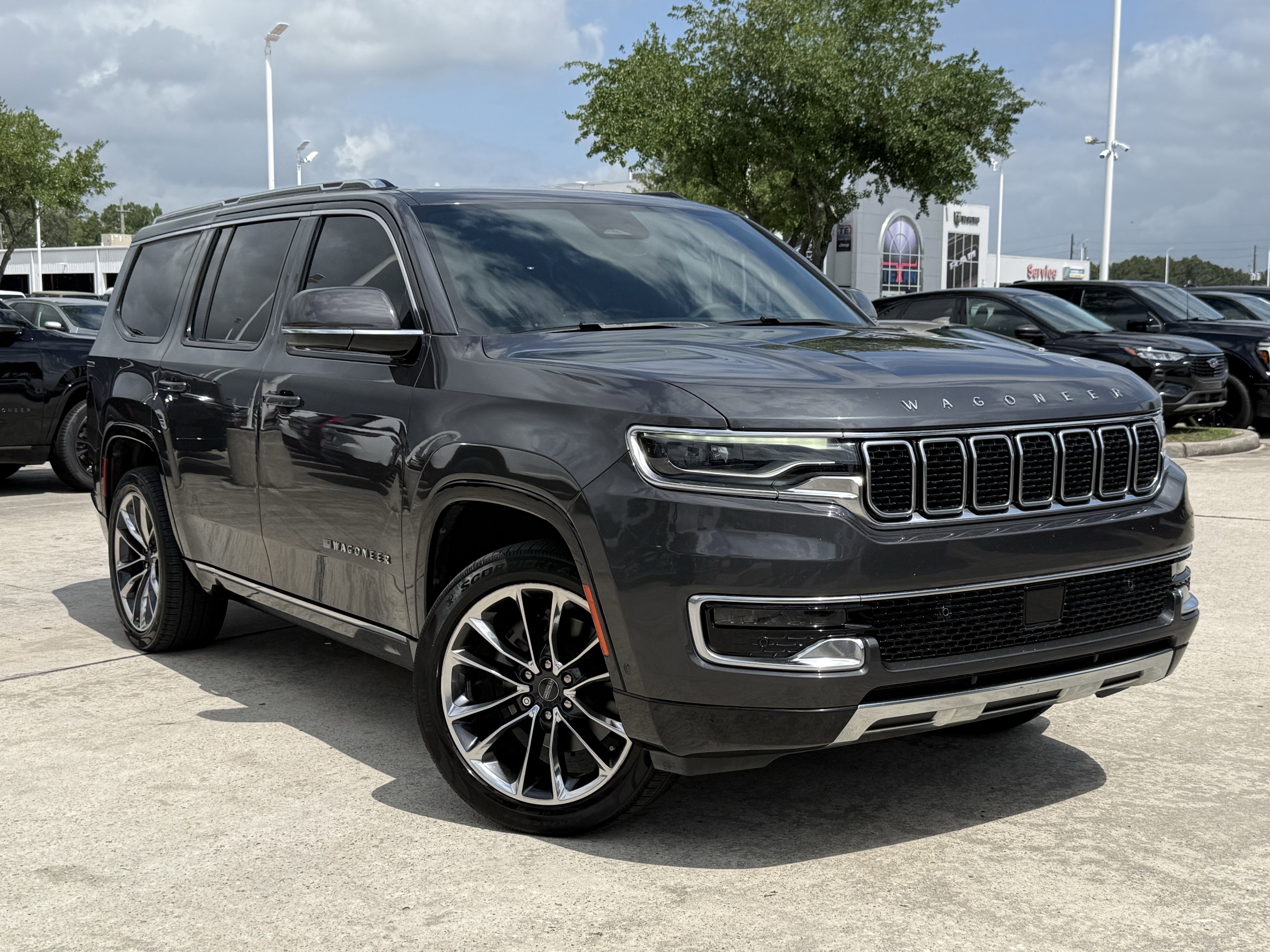 Used 2022 Jeep Wagoneer Series III w/ Premium Group I RWD image 2