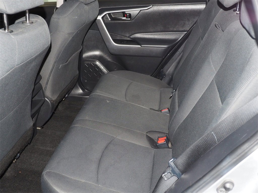 Used 2021 Toyota RAV4 LE image 8