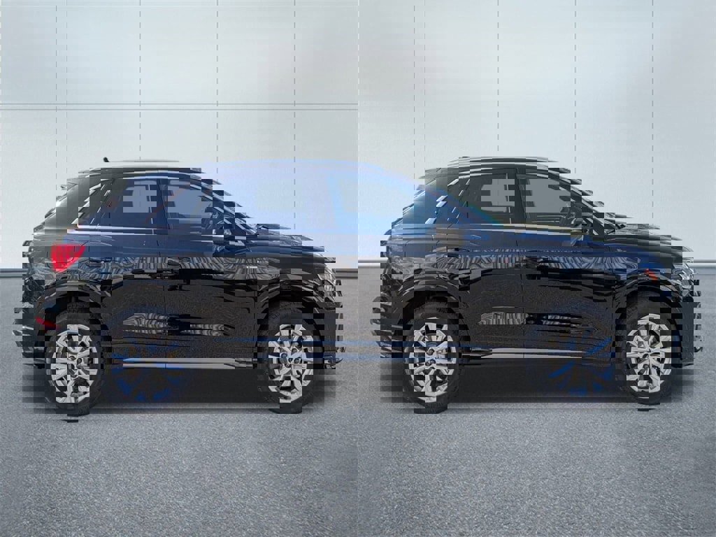 New 2025 Audi Q3 2.0T Premium image 2