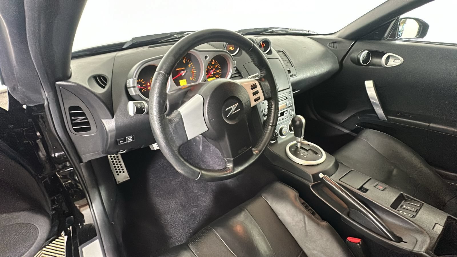 Used 2004 Nissan 350Z Touring RWD image 16