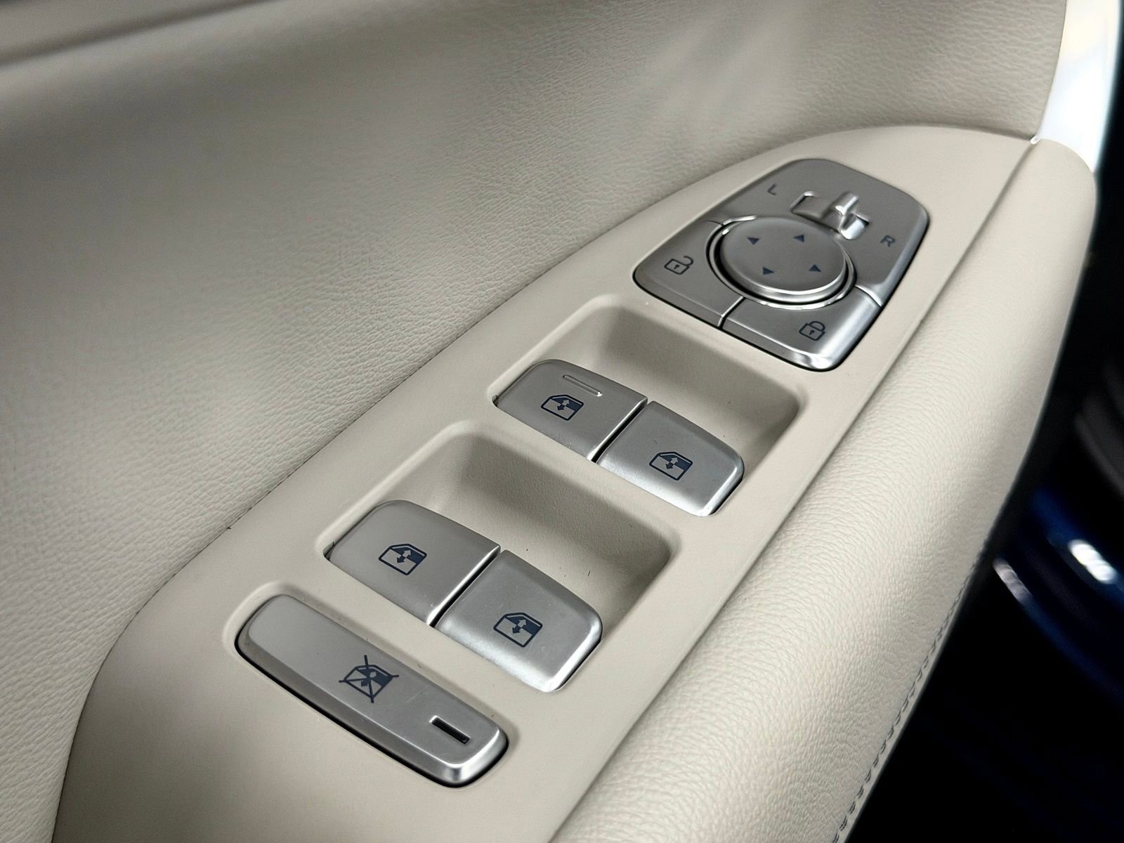 Used 2023 Genesis G70 2.0T AWD/4WD image 20