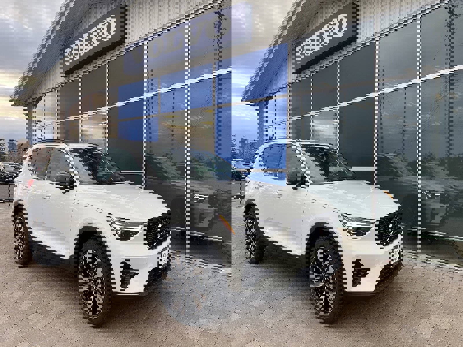 New 2026 Volvo XC40 B5 Ultra w/ Climate Package