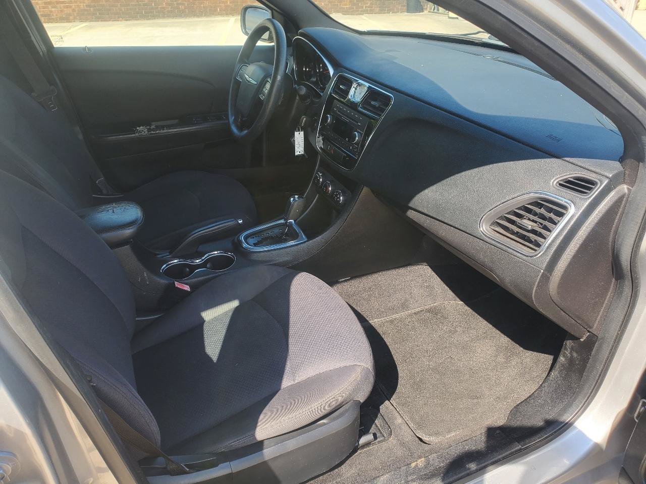 Used 2013 Chrysler 200 LX FWD image 5