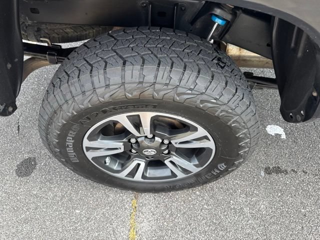 Used 2016 Toyota Tacoma TRD Sport w/ Towing Package AWD/4WD image 9