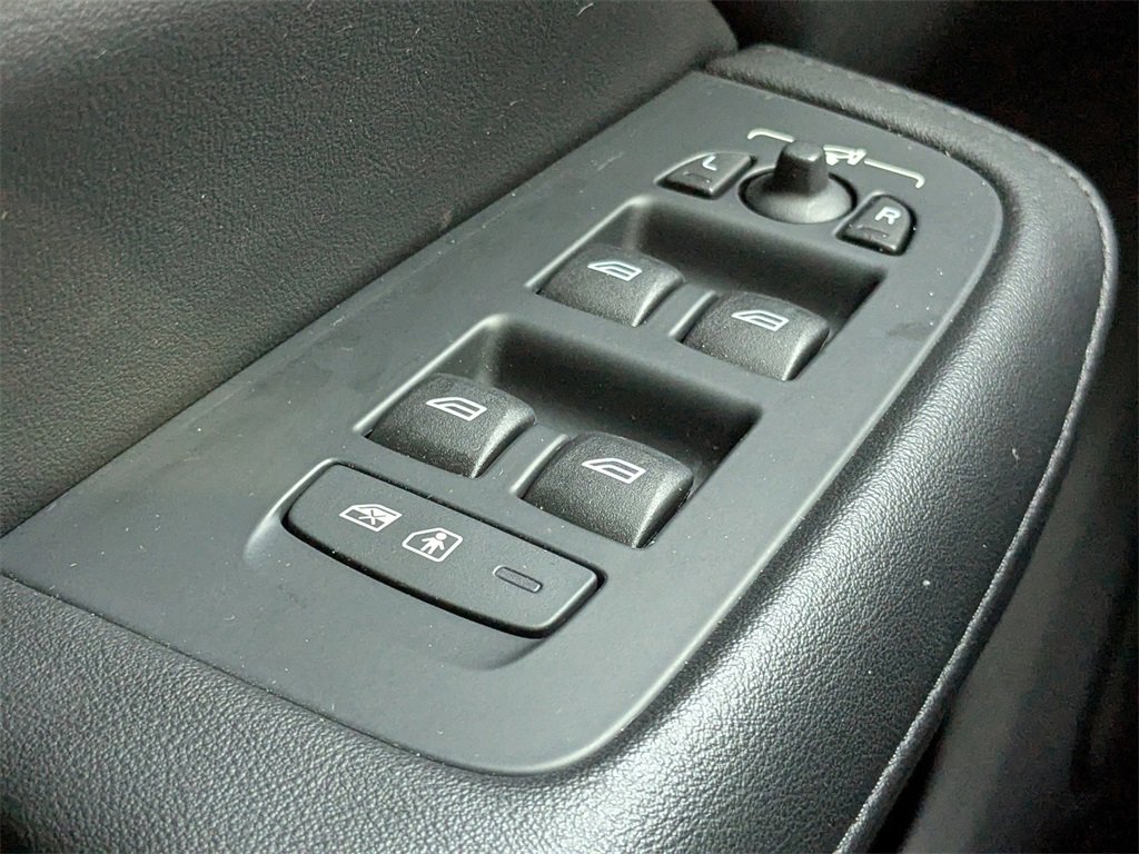 Used 2024 Volvo S60 B5 Plus image 21