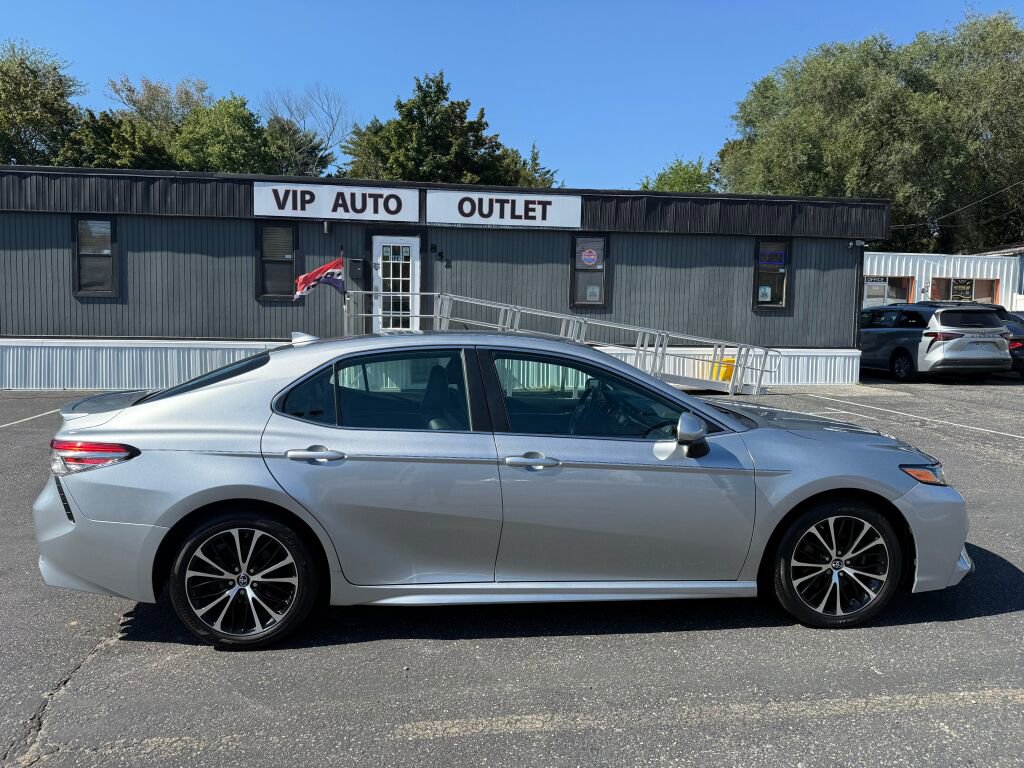Used 2019 Toyota Camry LE image 8