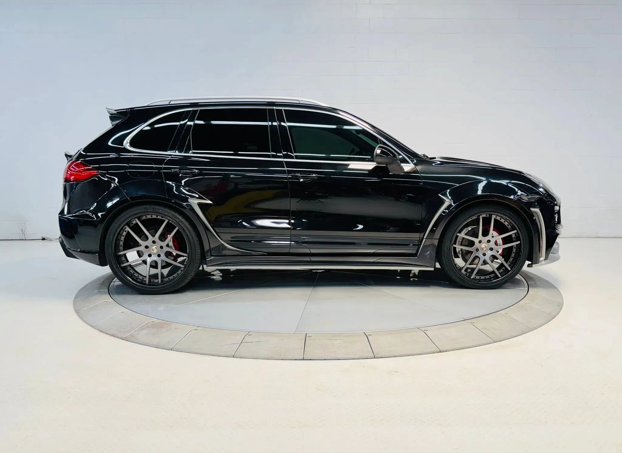 Used 2013 Porsche Cayenne S AWD/4WD image 2
