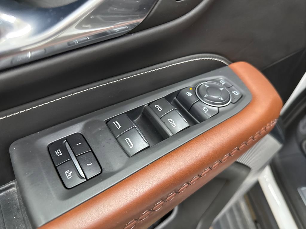 Used 2023 GMC Yukon Denali Ultimate image 40