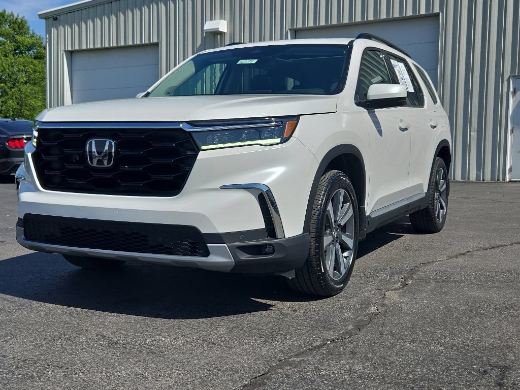 Used 2023 Honda Pilot Touring image 3
