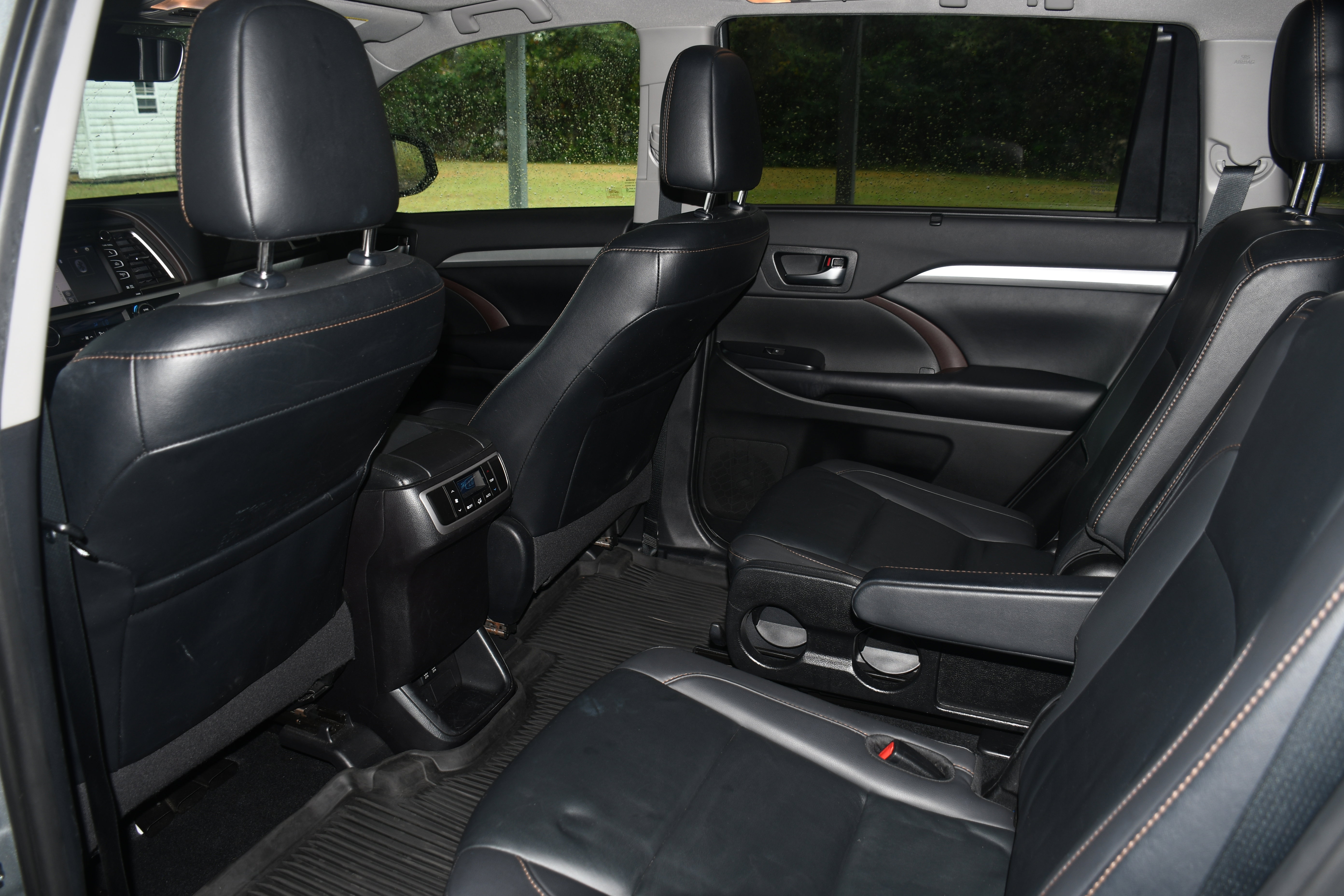 Used 2019 Toyota Highlander XLE image 16