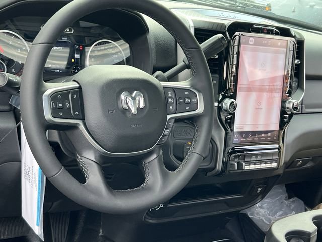New 2025 RAM 5500 4x4 Regular Cab image 19