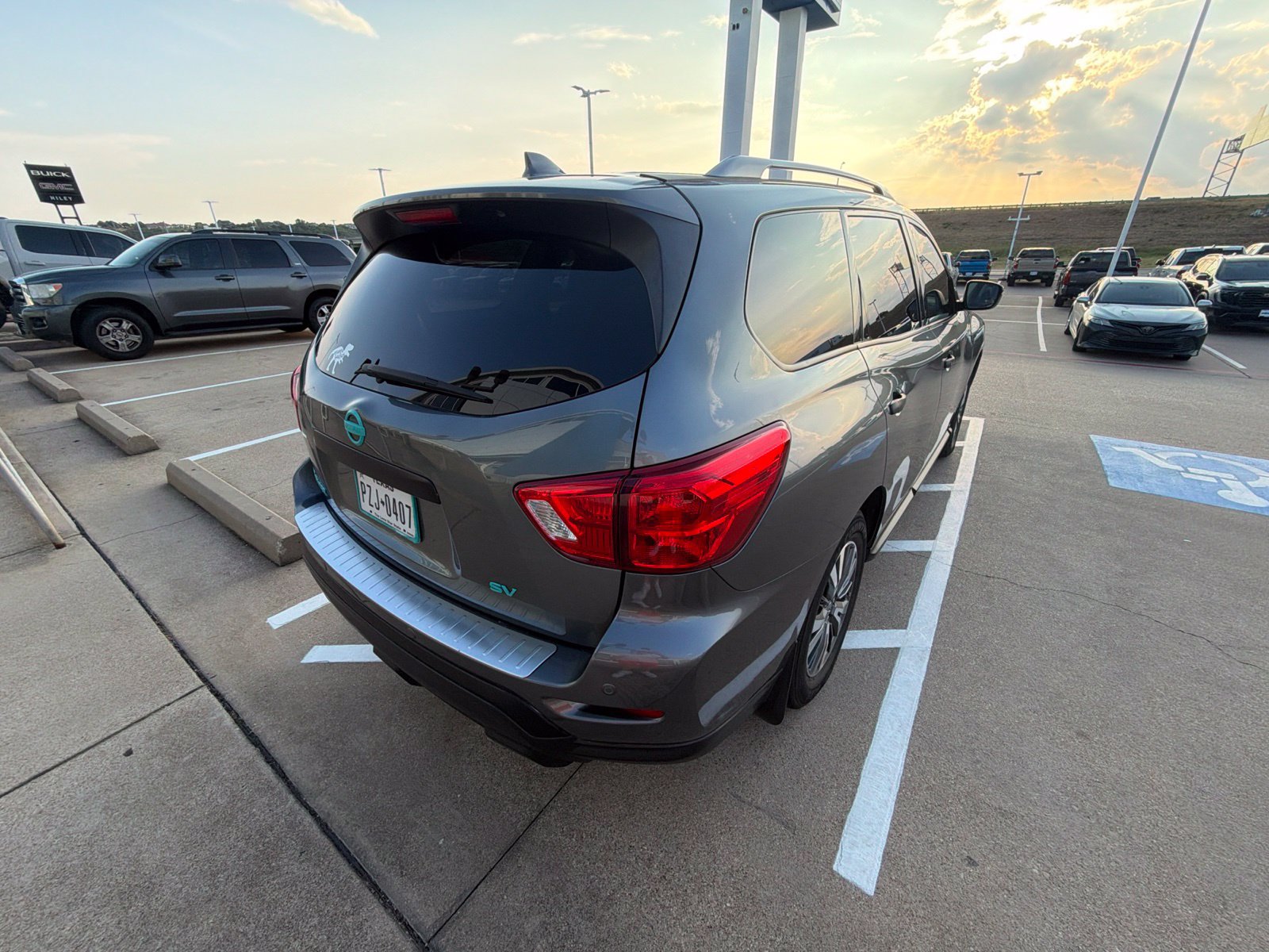 Used 2020 Nissan Pathfinder SV FWD image 14