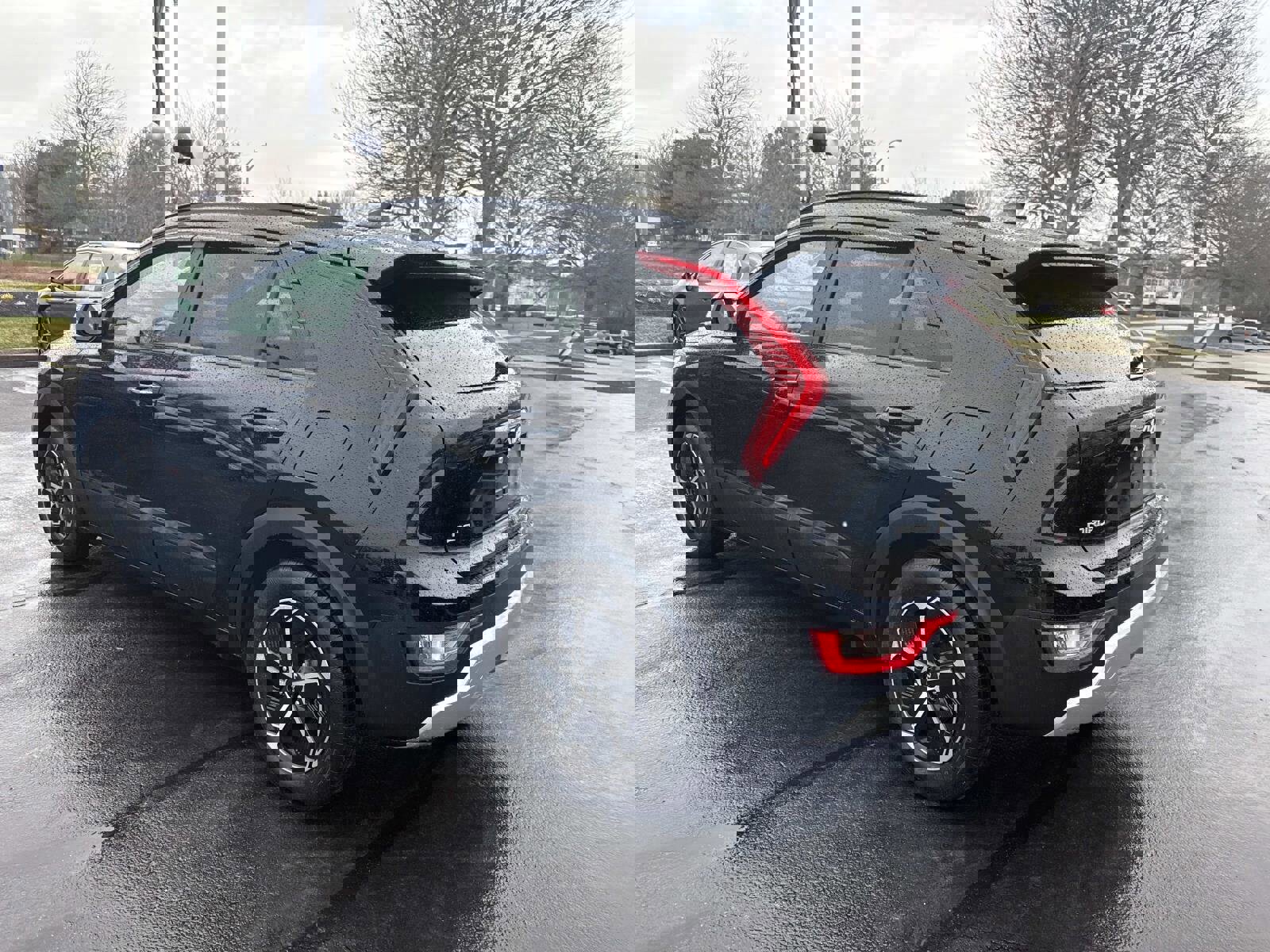 Used 2023 Kia Niro EX image 3