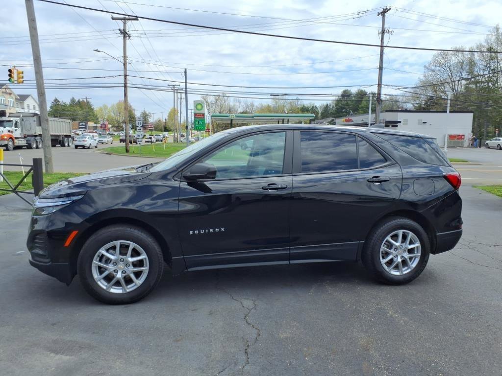 Used 2022 Chevrolet Equinox LS w/ LS Convenience Package image 2