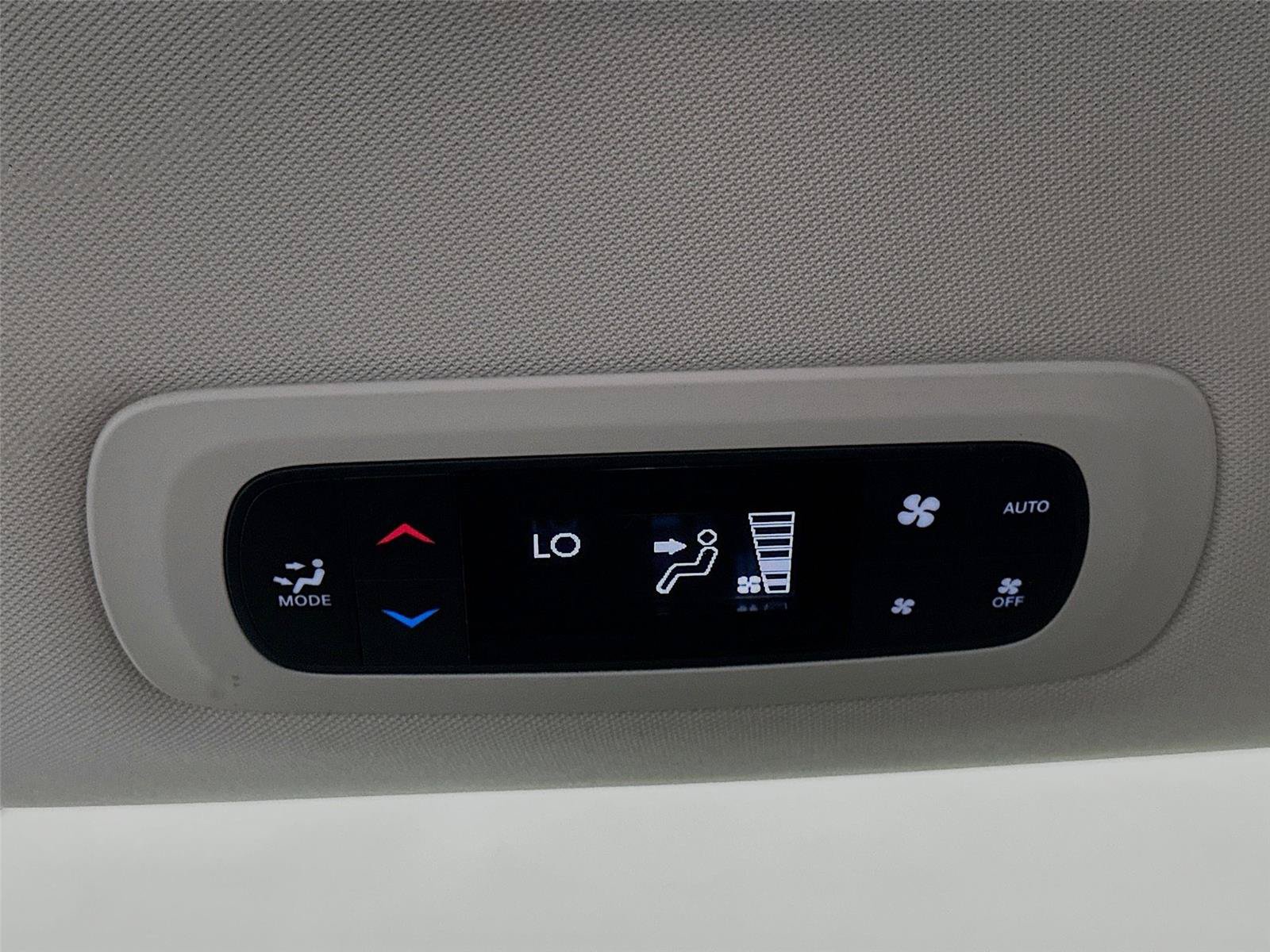 Used 2017 Chrysler Pacifica Touring-L FWD image 33