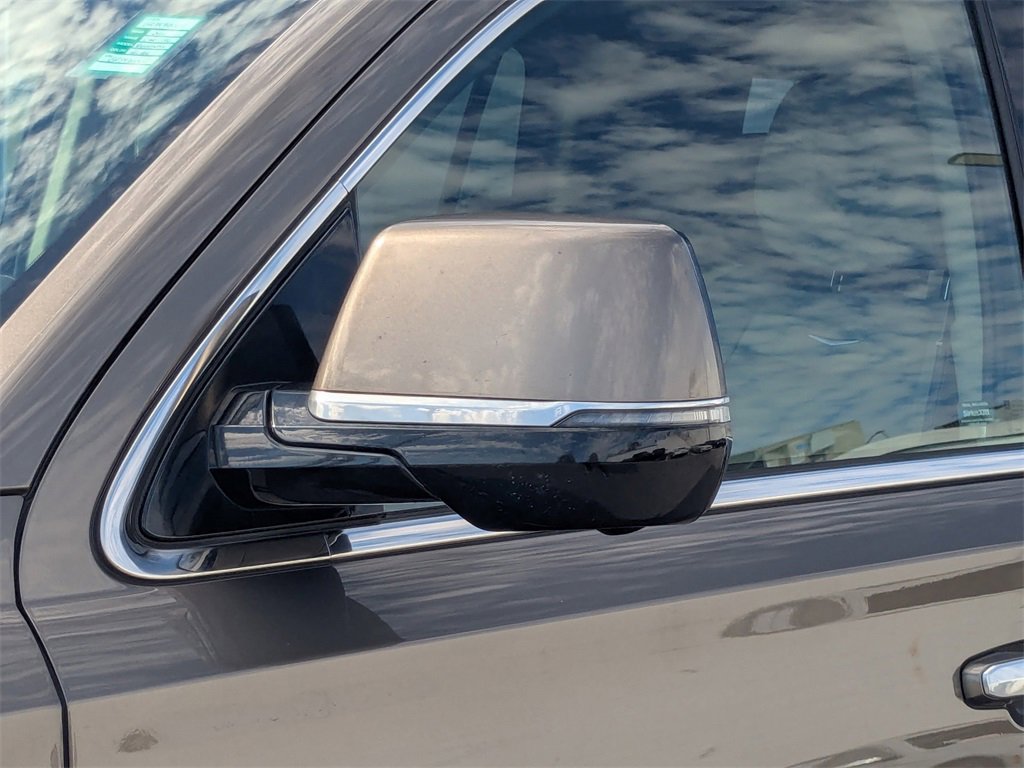 Used 2016 Cadillac Escalade Luxury image 11