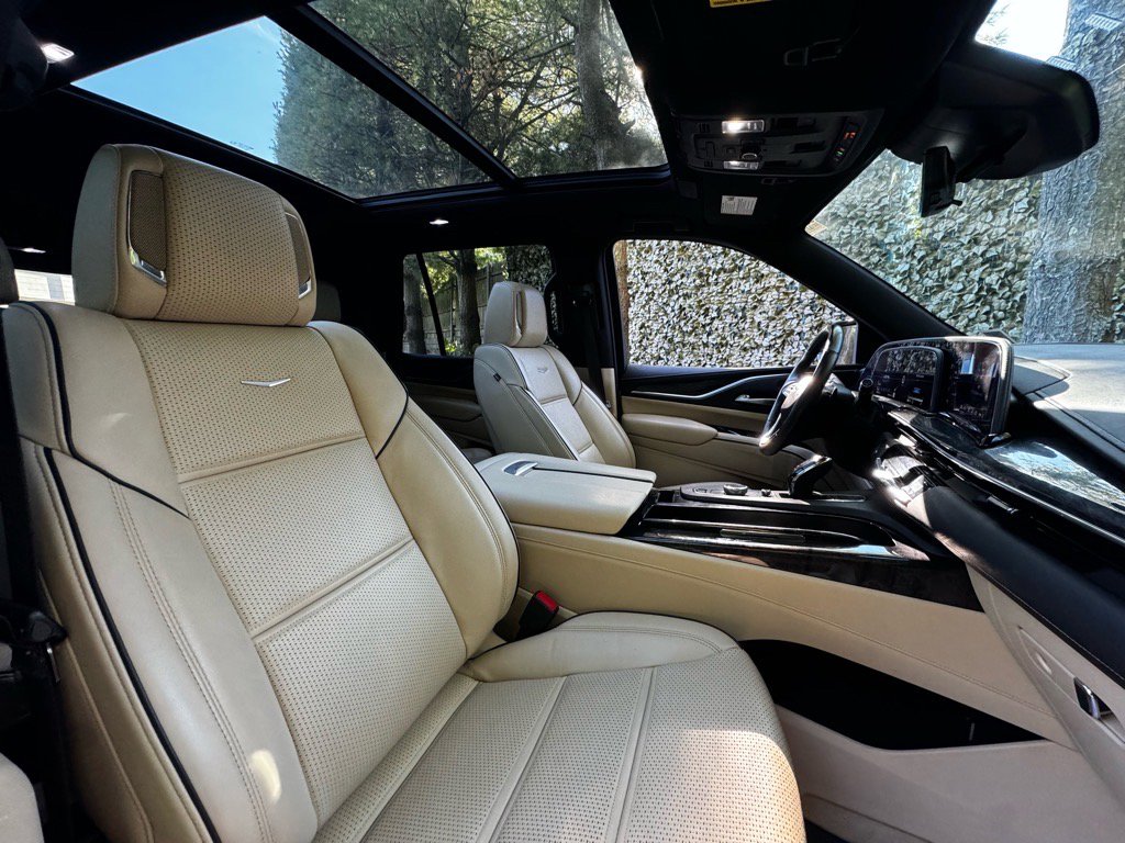 Used 2023 Cadillac Escalade Premium Luxury w/ Performance Package image 24
