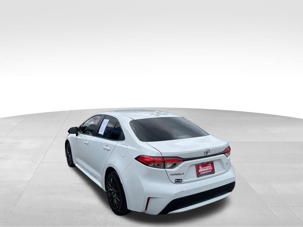 Used 2022 Toyota Corolla LE FWD image 14