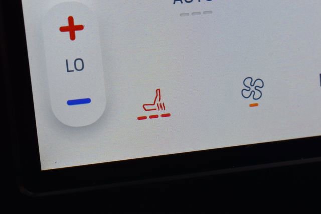 Used 2024 Ford Edge SEL image 36