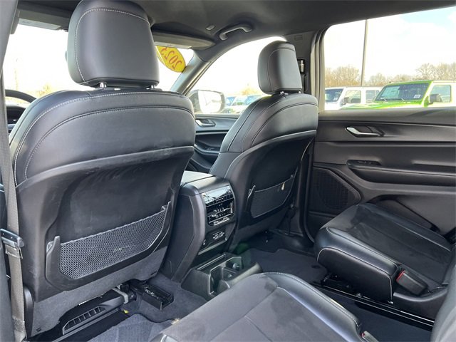 Used 2023 Jeep Grand Cherokee L Laredo image 33